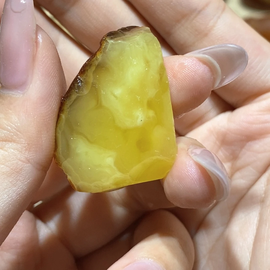 米***张琥珀未镶嵌裸石蜜蜡原石 7.7