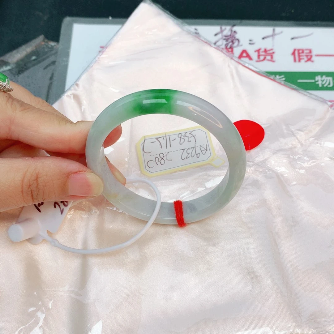翡翠手镯未镶嵌缅甸翡翠