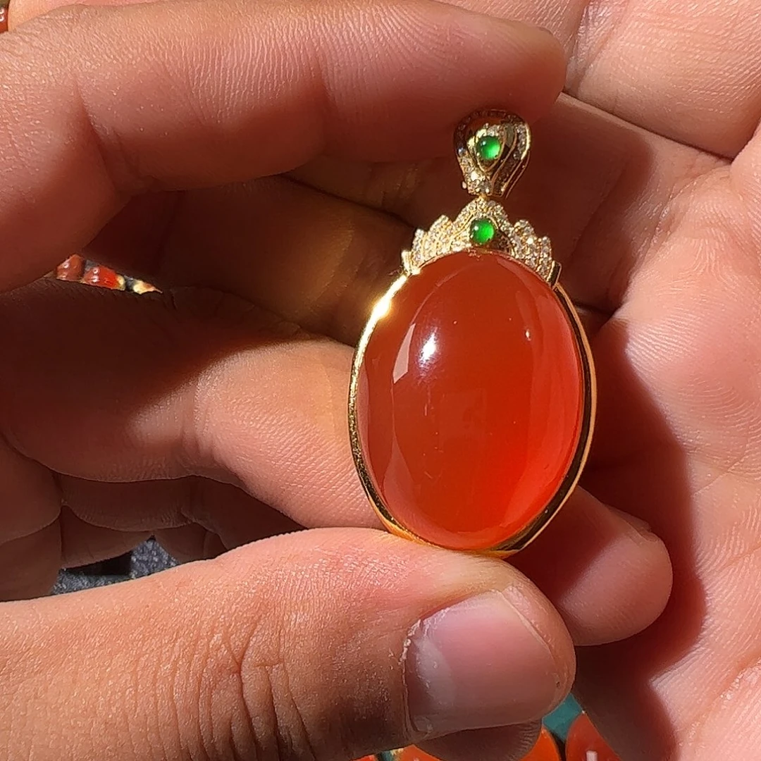 南红玛瑙18K金镶嵌颈饰