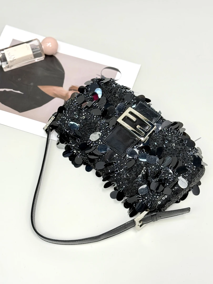 95新 FENDI/芬迪 夏七中古/串珠亮片法棍/单肩包