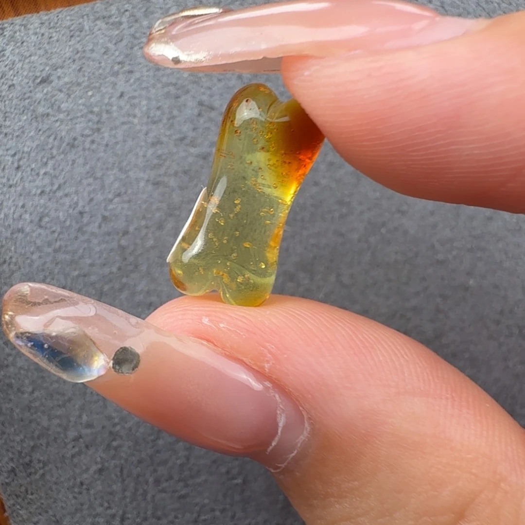 未镶嵌琥珀裸石0.51克