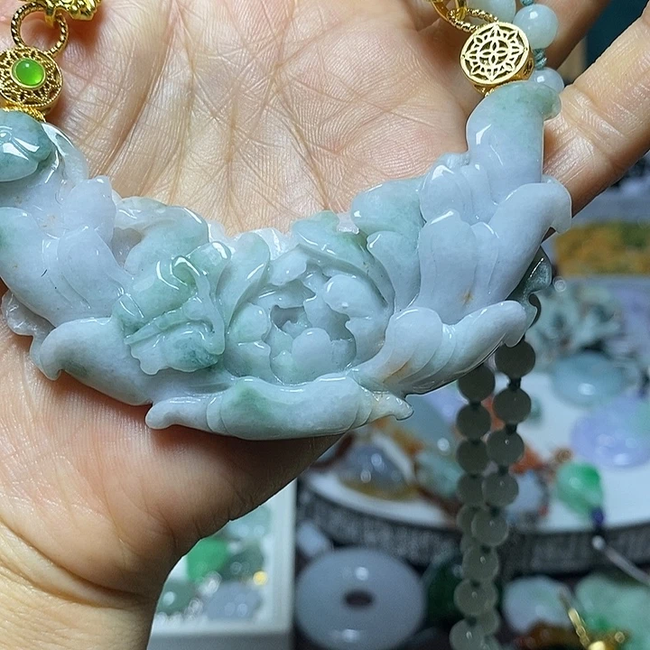 翡翠未镶嵌吊坠(赠链)