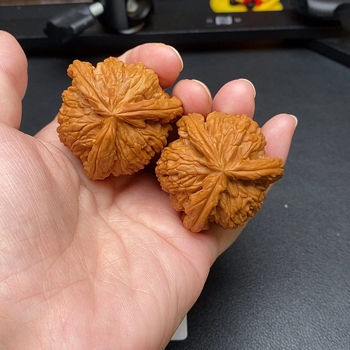刺****文玩核桃把件白奔