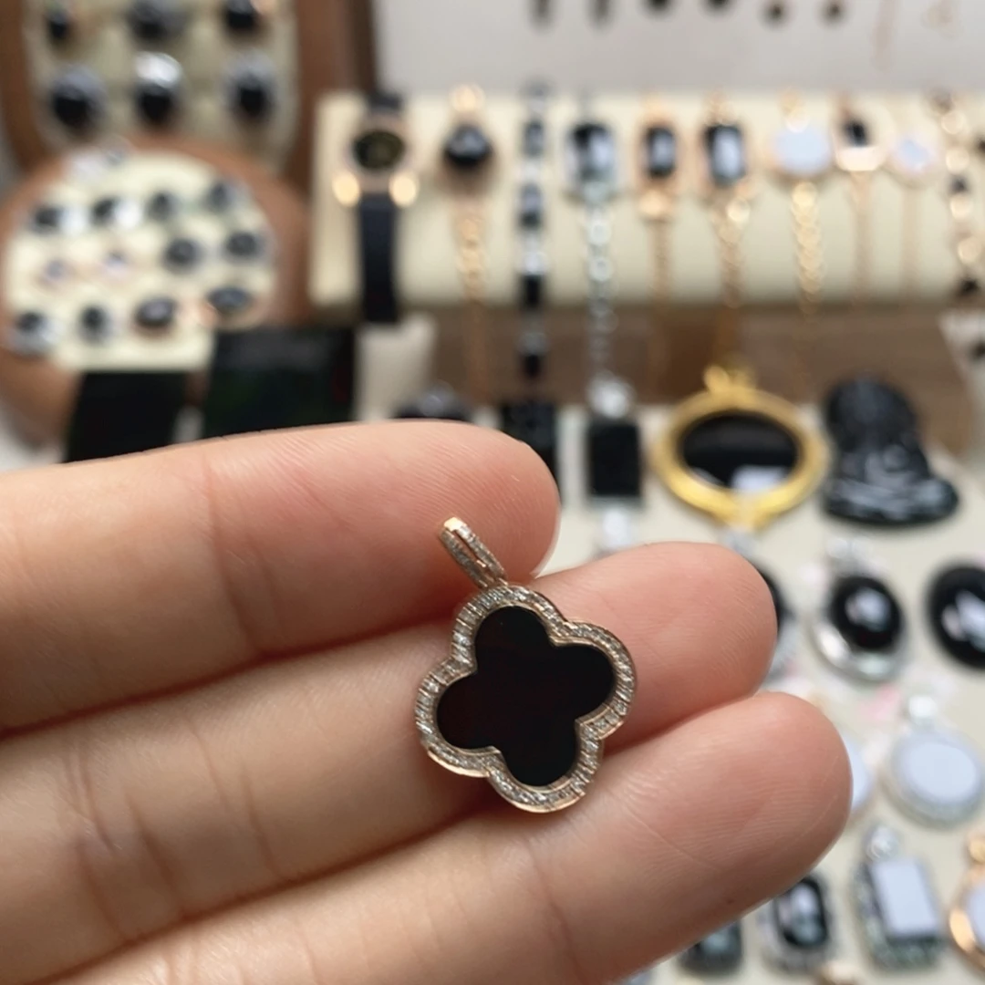 颈饰18K金镶嵌翡翠