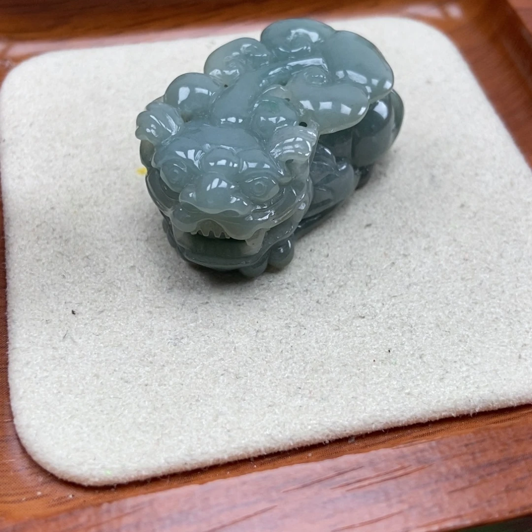 翡翠未镶嵌颈饰如意
