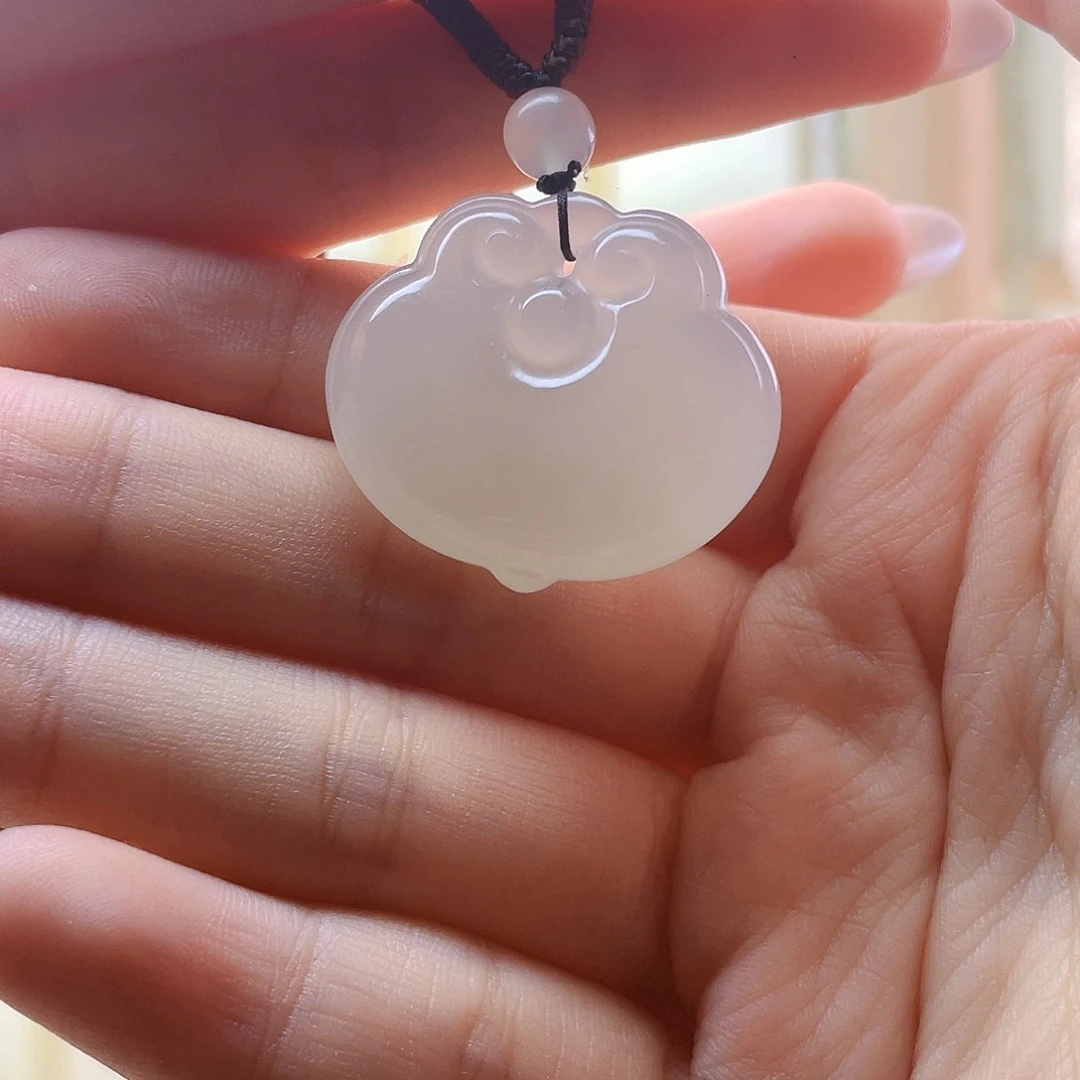 和田玉未镶嵌吊坠(赠链)?****?