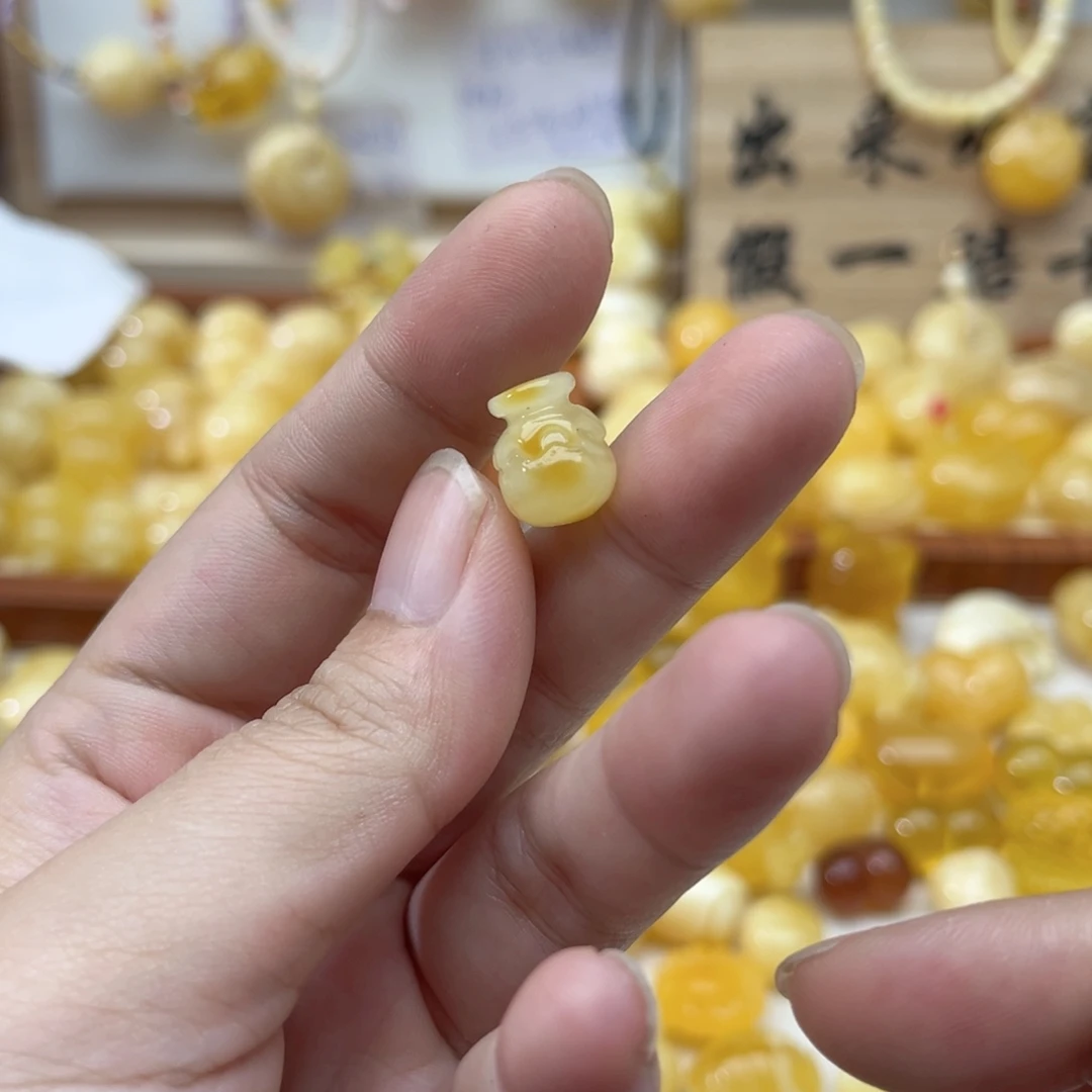 未镶嵌蜜蜡裸石配饰