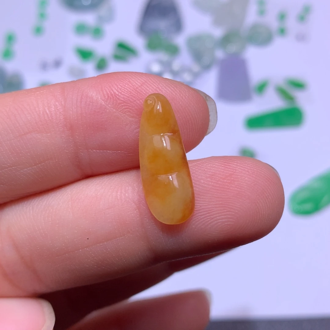 翡翠未镶嵌吊坠(不含链)豆