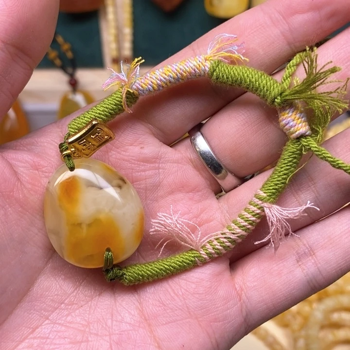 琥珀珠宝奇石未镶嵌