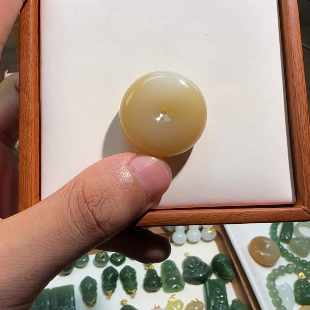 和田玉（糖玉）未镶嵌颈饰