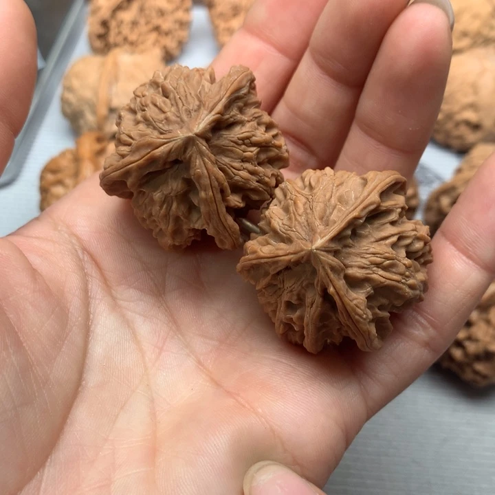 王***峰文玩核桃把件三棱