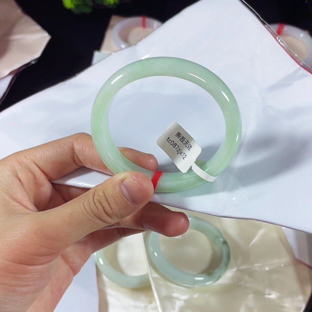 未镶嵌手镯翡翠天然翡翠手镯