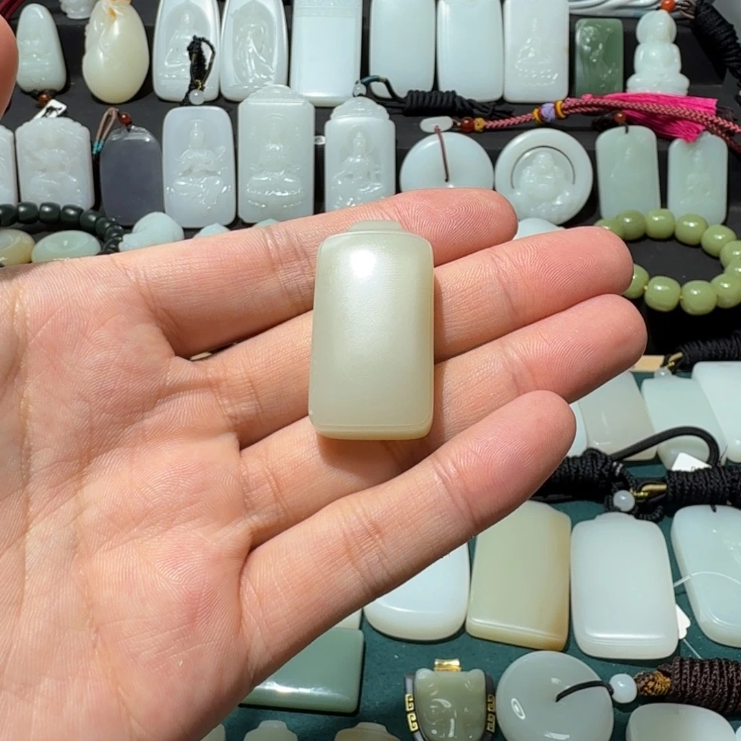 ****Y和田玉未镶嵌颈饰