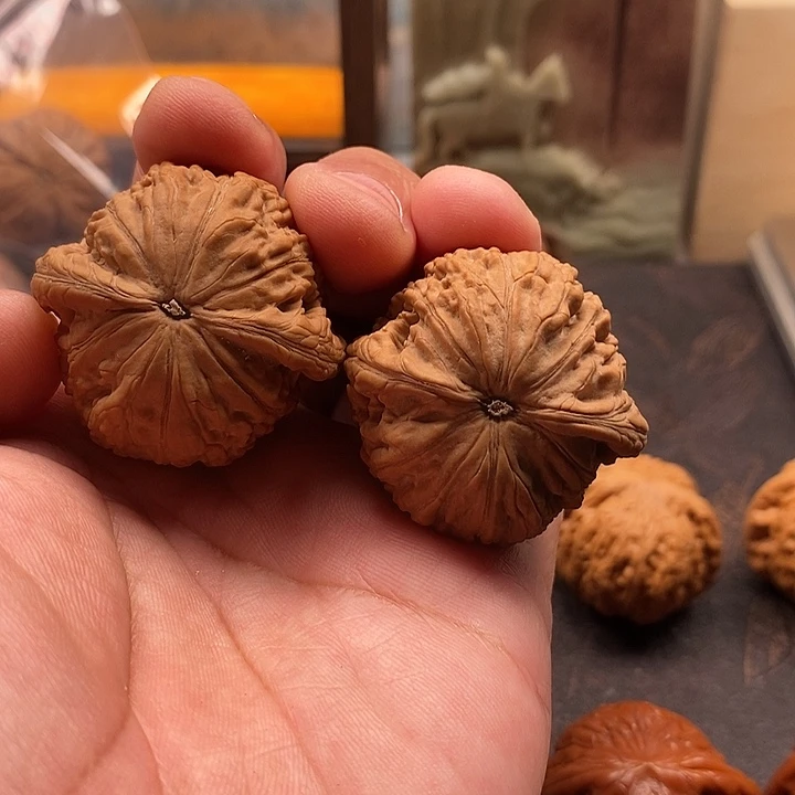 更***卷把件文玩核桃蛟龙（点修）