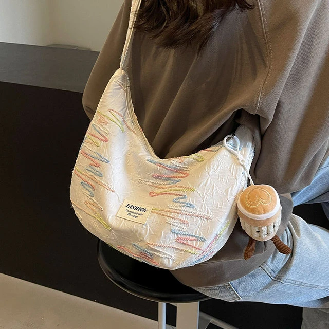 刺绣大容量包包女2024新款时尚流行单肩包学生上课通勤斜挎饺子包