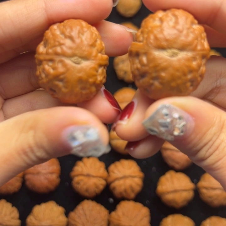 姜***白文玩核桃吊坠核桃