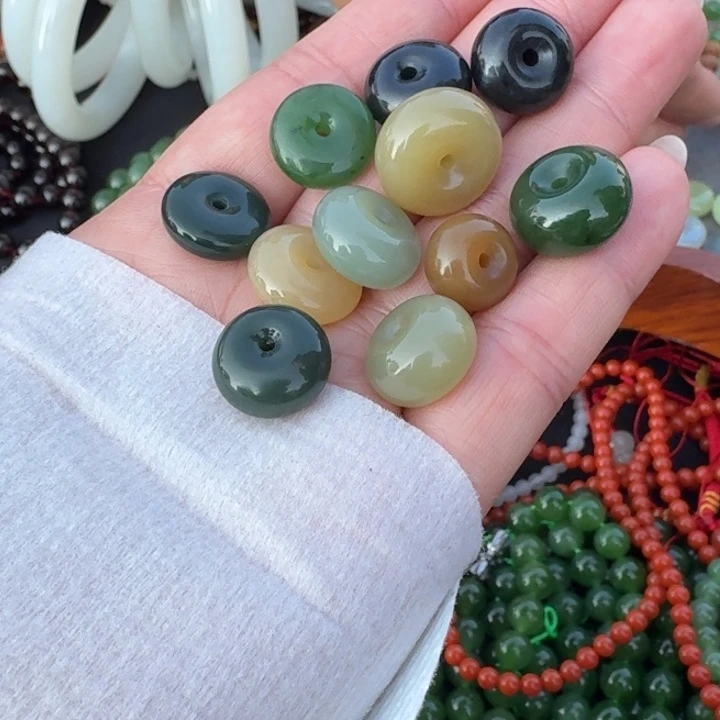 和田玉未镶嵌颈饰拍一发一多样性大学生