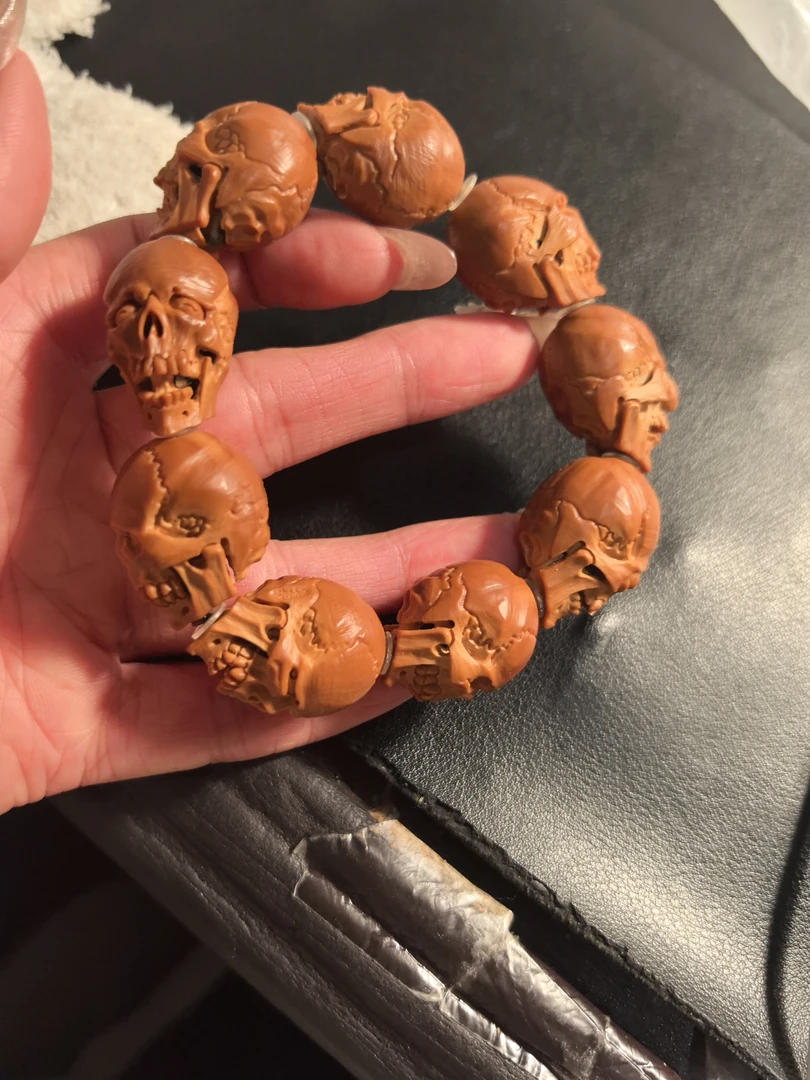 骷髅手串橄榄核雕