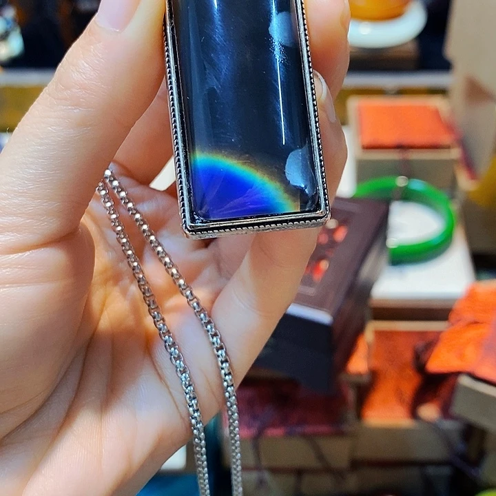 琥珀颈饰未镶嵌主播的节目有多精彩啊我也是