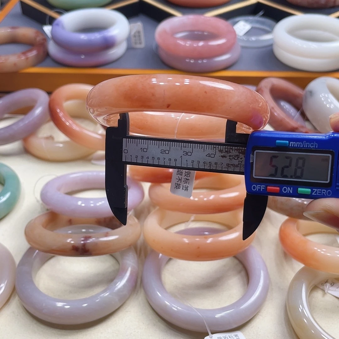 未镶嵌手镯石英岩玉