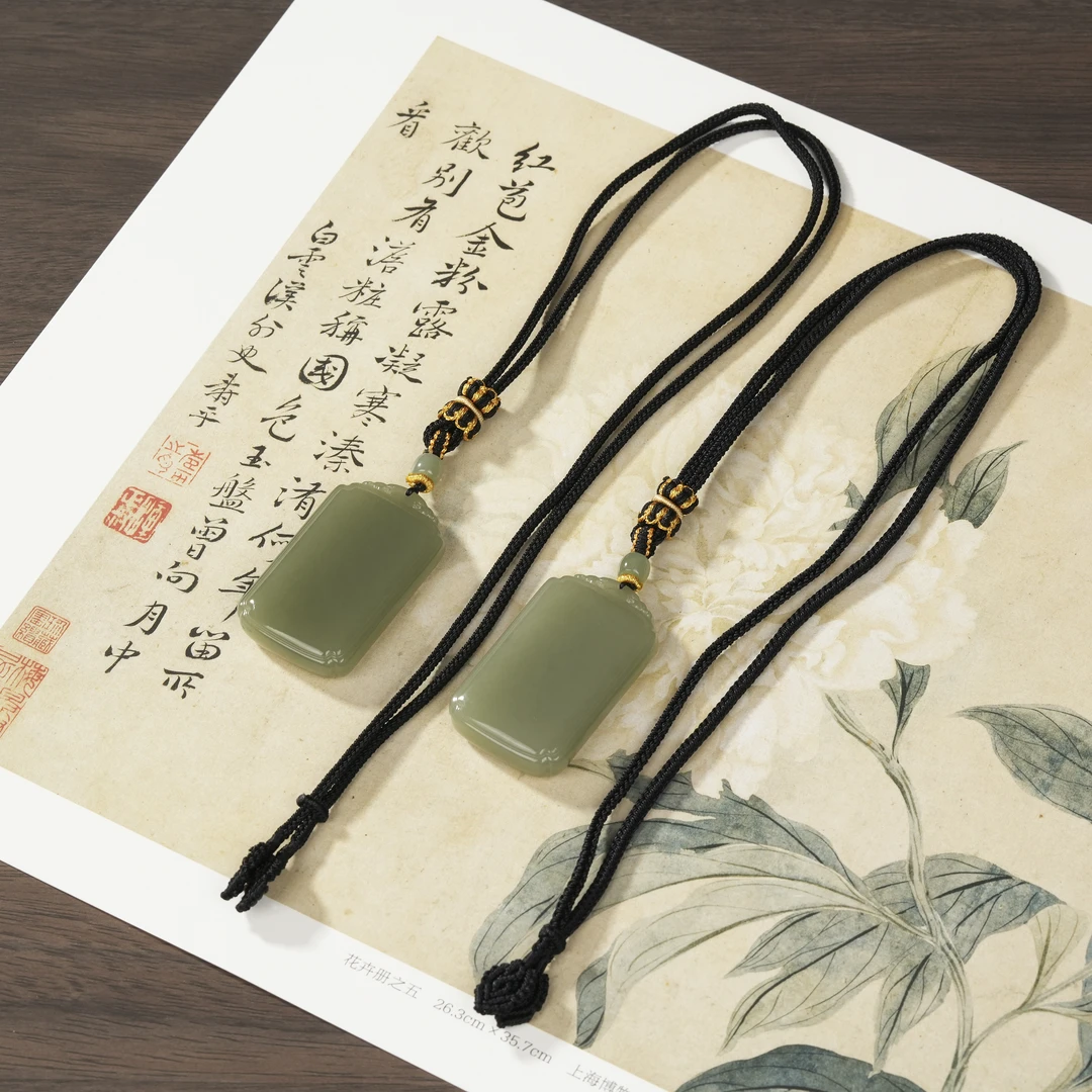 【云上叙】和田玉吊坠49*29*9mm多样性发其一V79936-K（商城）含配绳