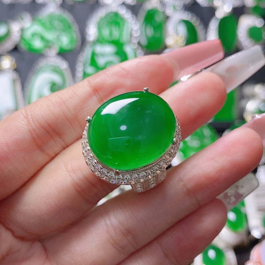 翡翠未镶嵌颈饰18。