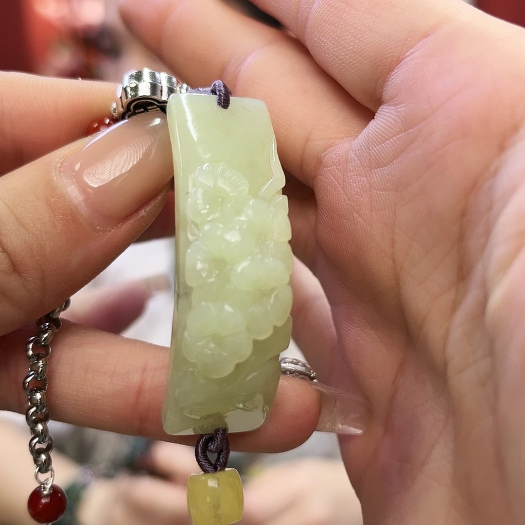 和田玉手链未镶嵌梅花