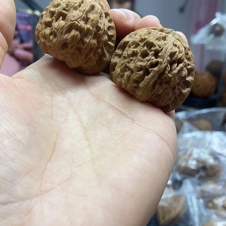 把件文玩核桃38.5白狮子老树