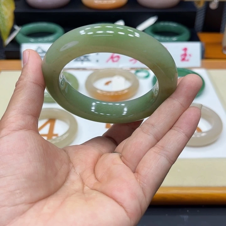 未镶嵌手镯石英质玉两**袄