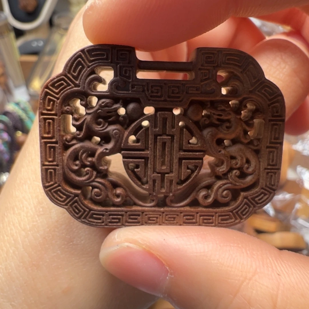 檀香木镂空龙牌老山檀