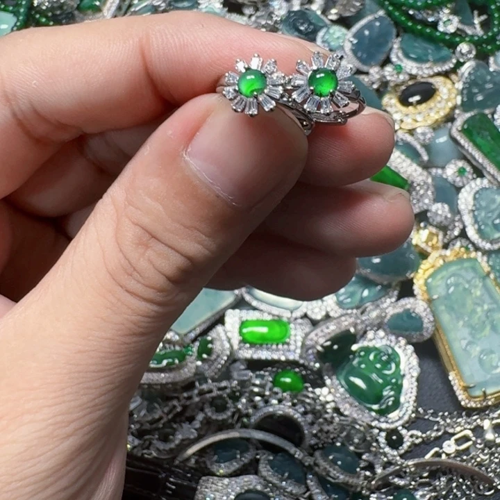 翡翠未镶嵌颈饰天然A货翡翠放漏