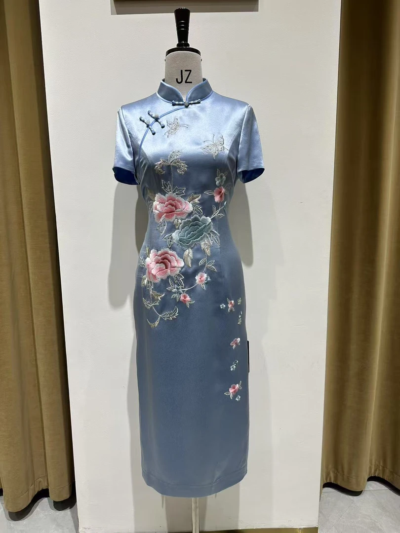 21096天蓝色优雅大气旗袍重工刺绣醋酸新中式婚宴礼服气质丈母娘