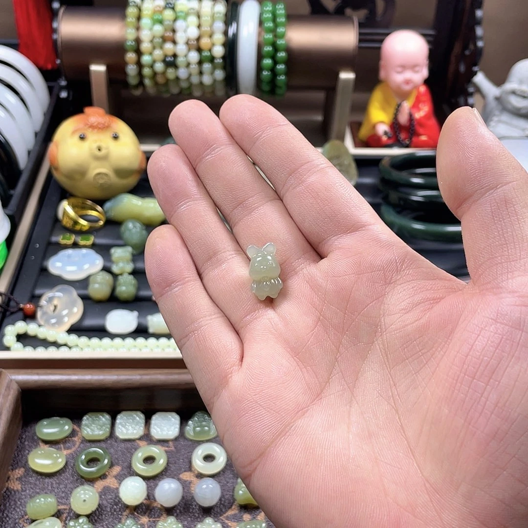 J***e和田玉未镶嵌颈饰