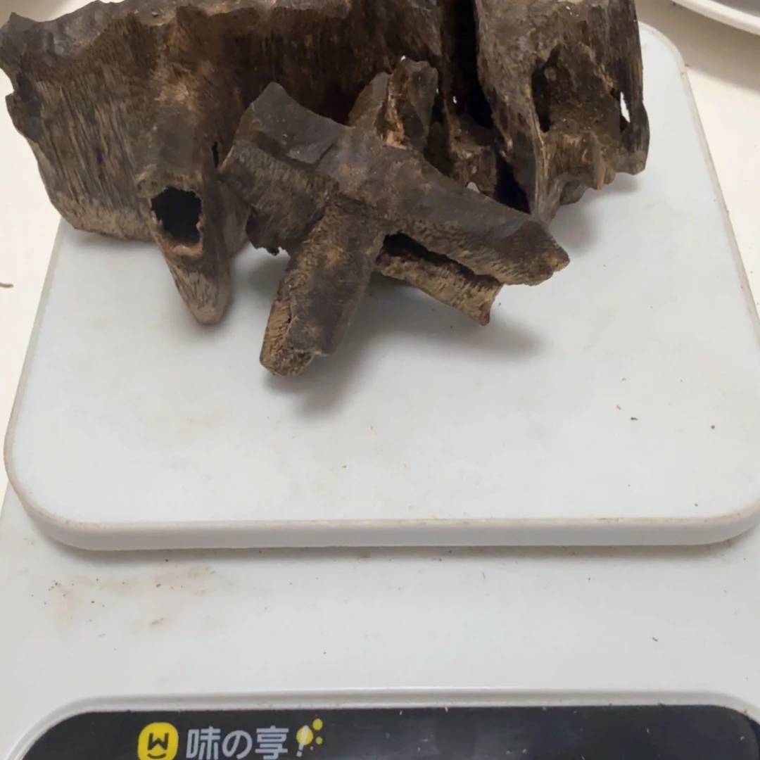 F***.线香绿奇楠 小摆件54克