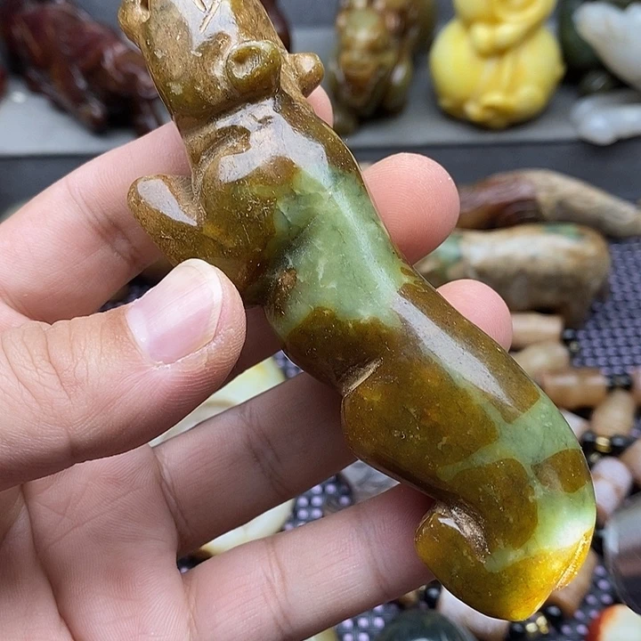 未镶嵌蛇纹石玉颈饰