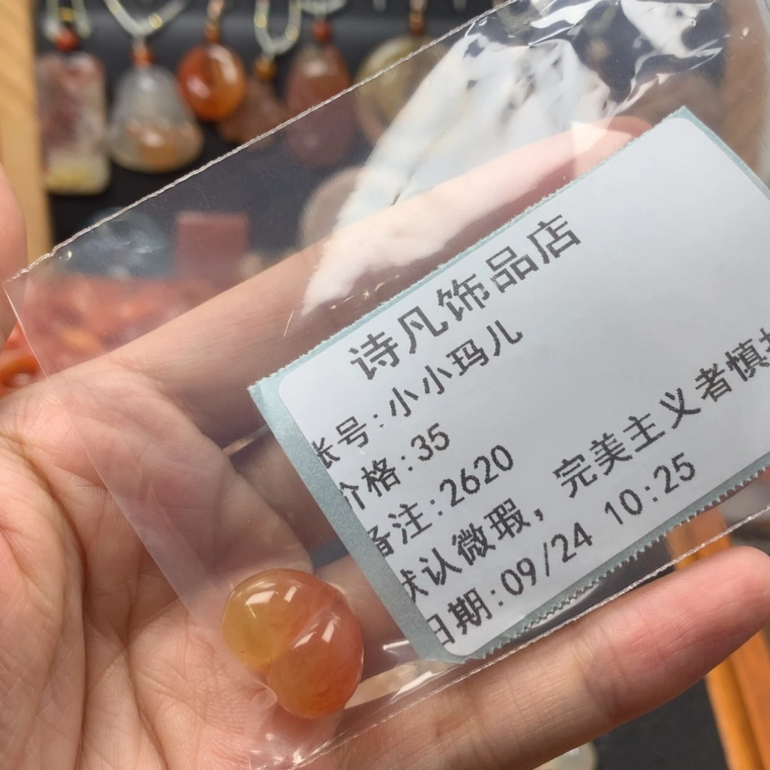 查罗石合金颈饰小**儿