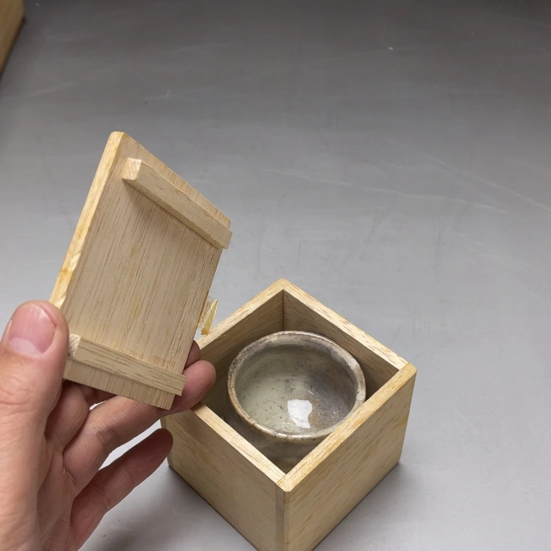 瓷片派*星密密麻麻地排列着一个