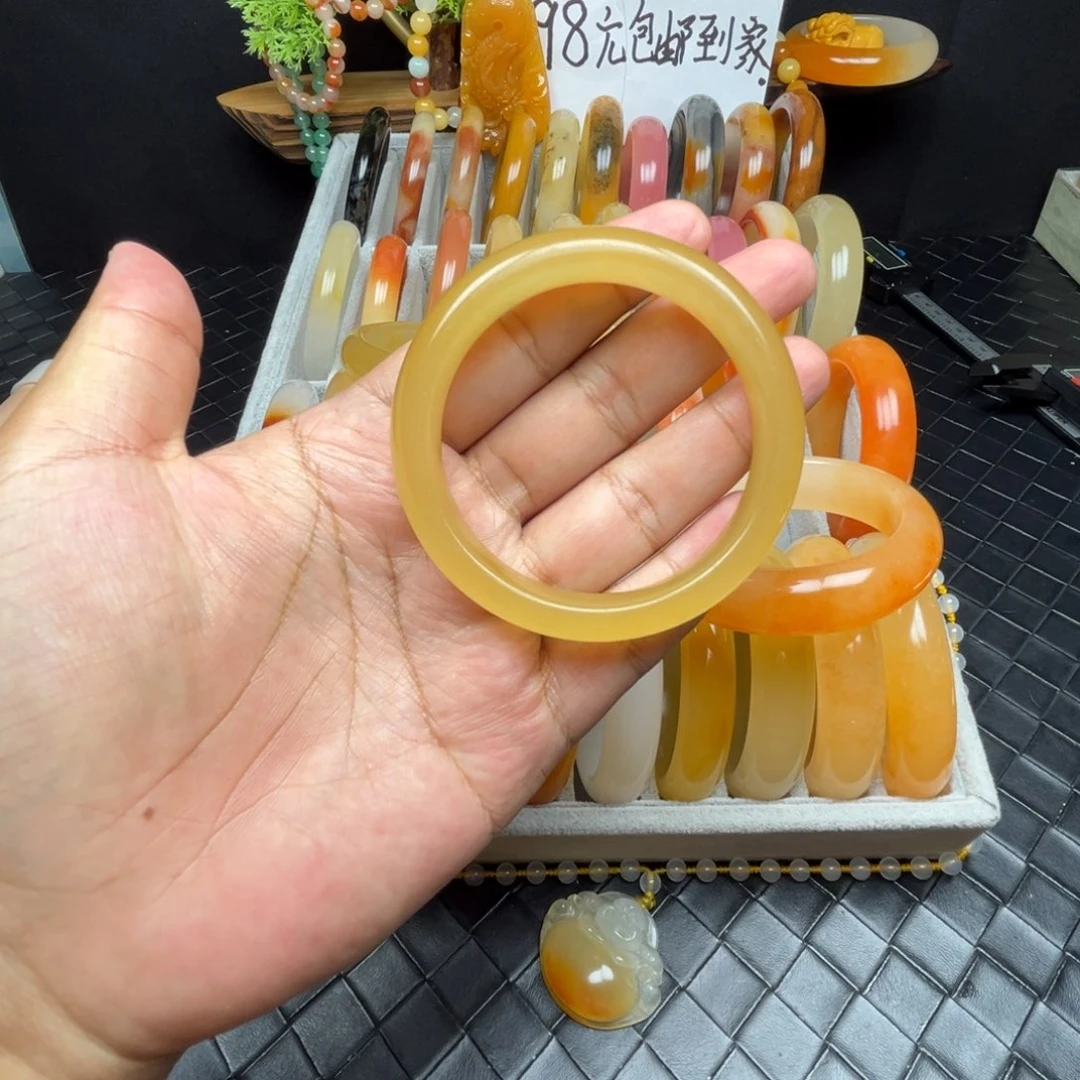 l***i未镶嵌石英质玉（黄龙玉）手镯