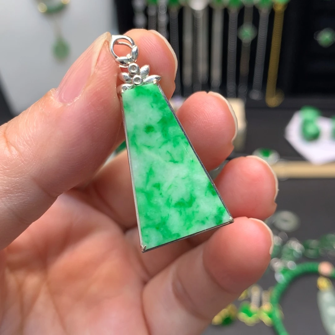 翡翠18K金镶嵌吊坠(不含链)有纹