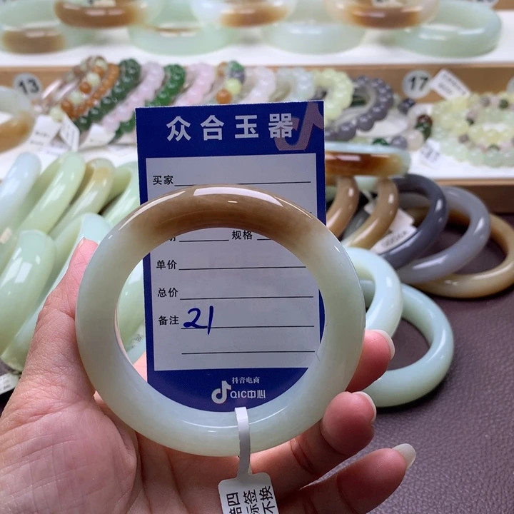 和田玉未镶嵌手镯