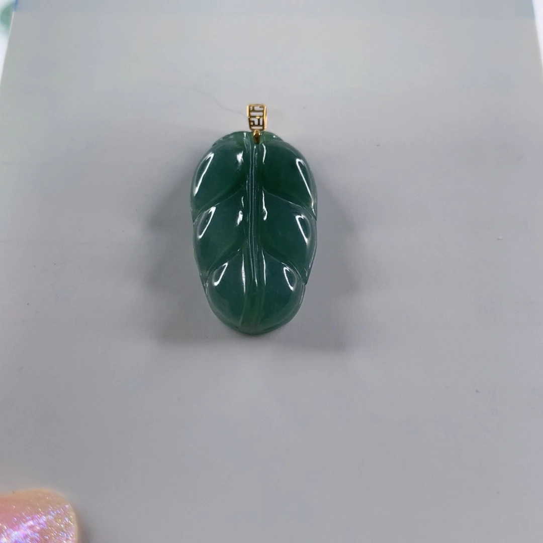 翡翠未镶嵌颈饰叶子