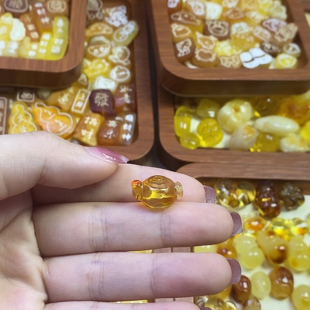 琥珀未镶嵌珠宝奇石把把胡