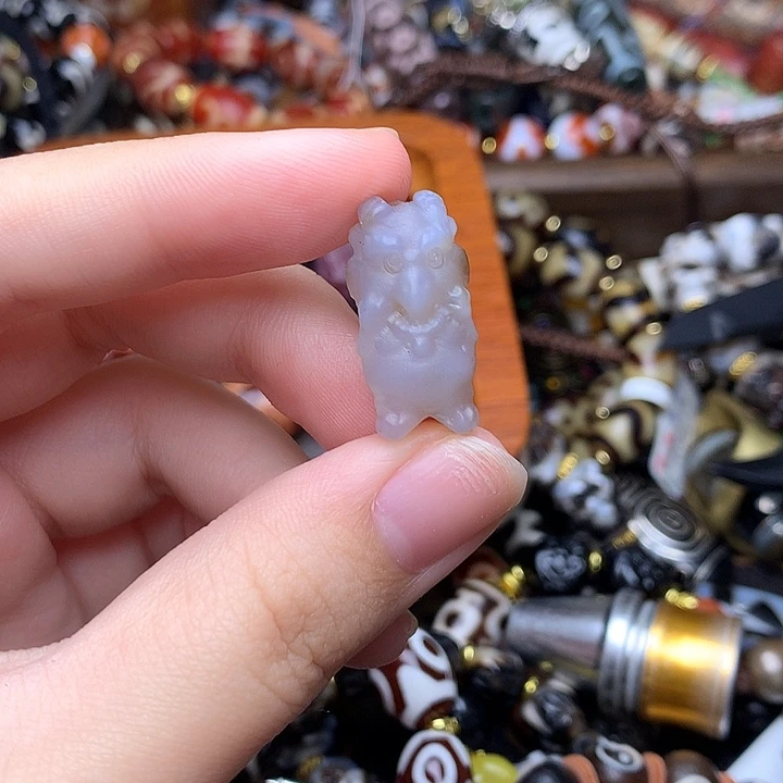 未镶嵌发一个玛瑙/玉髓