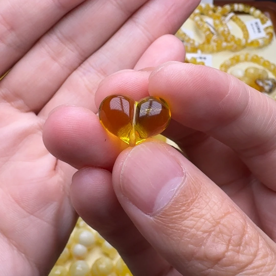 琥珀未镶嵌裸石01