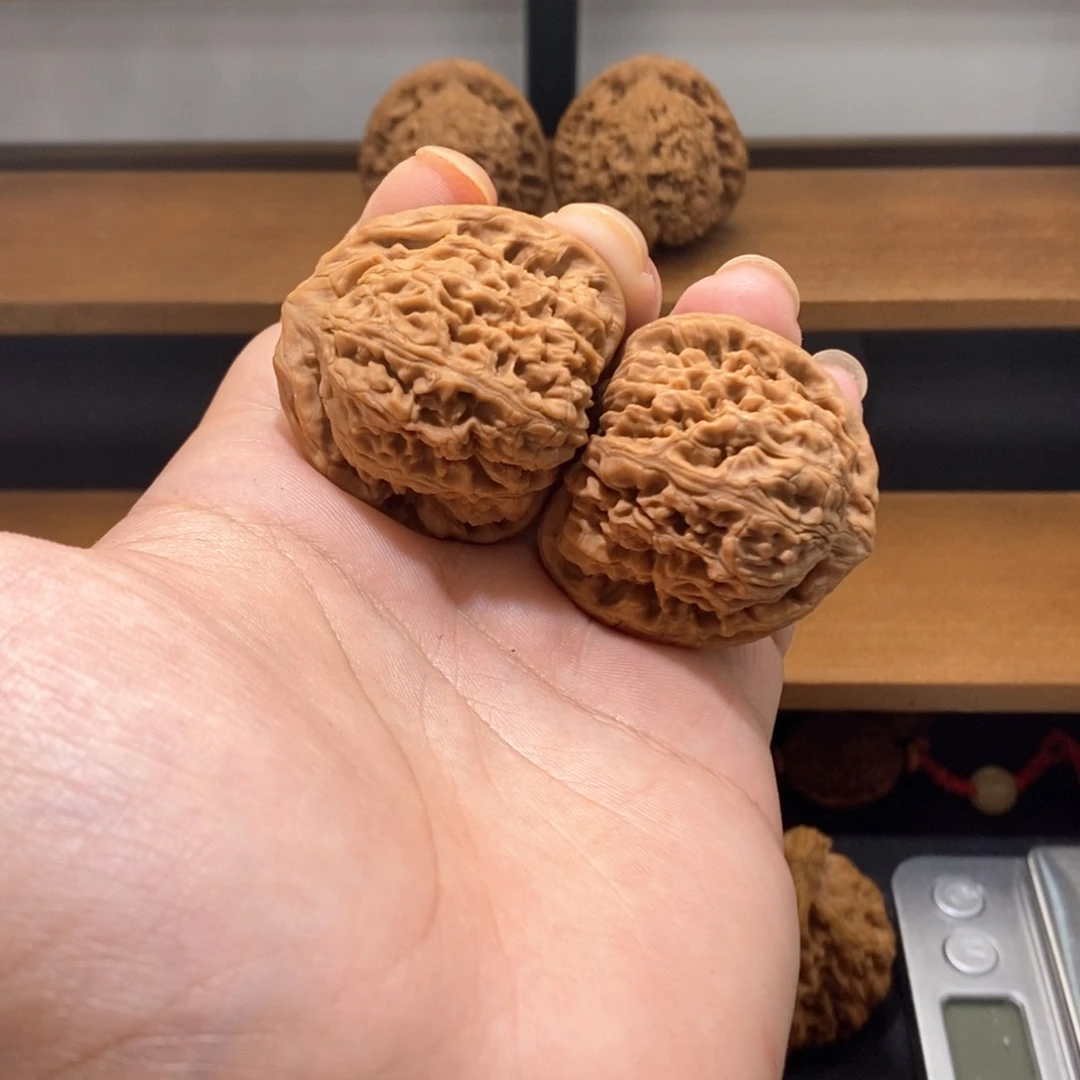 文玩核桃把件40三角南疆石