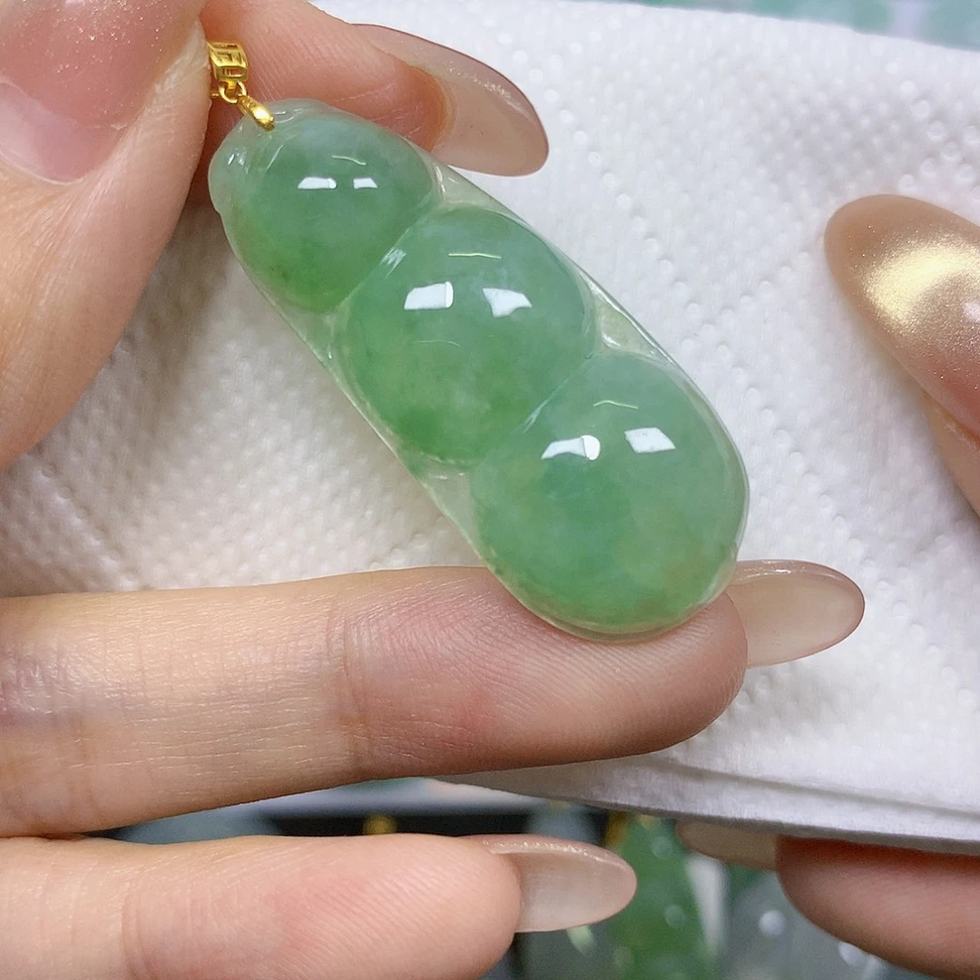 颈饰18K金镶嵌翡翠挂件