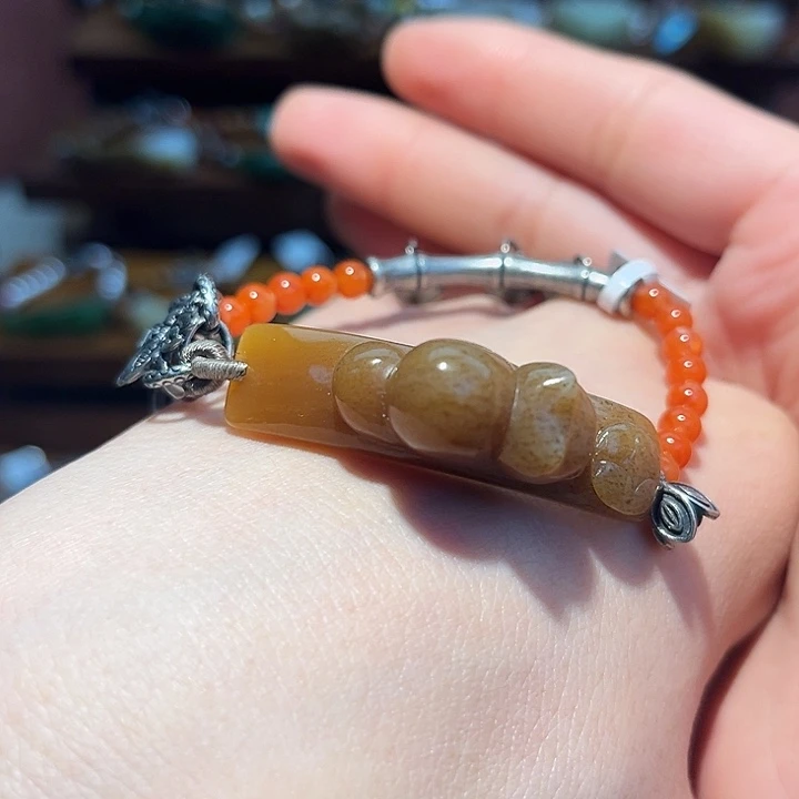 李***娟和田玉未镶嵌手链