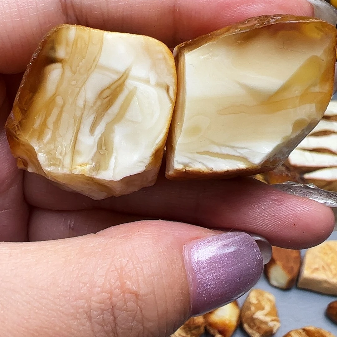 L***L定制琥珀未镶嵌蜜蜡