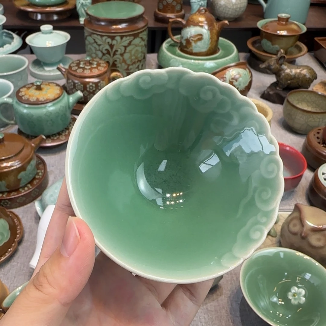 龙泉青瓷祥云斗笠杯