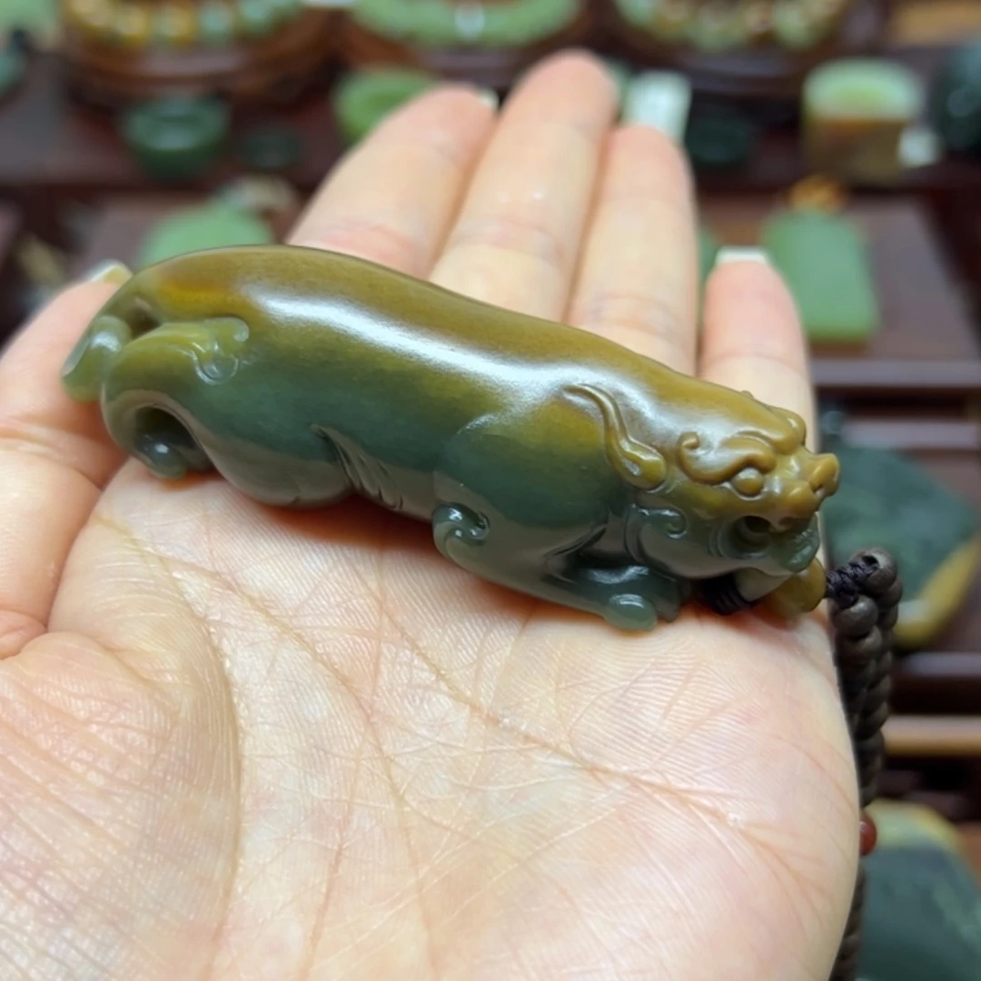 【闪购商品】岫岩河磨玉（透闪石质玉）未镶嵌把件枫*